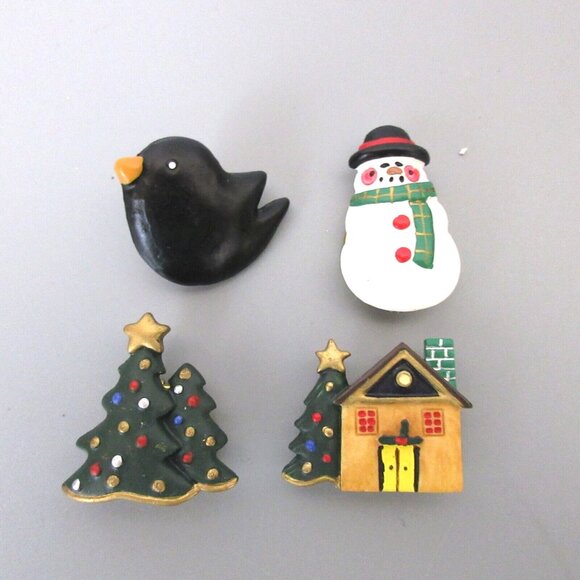 3 VINTAGE Christmas 1.5" Button Covers Snowman Christmas Tree & House + Bird Pin - Picture 2 of 8